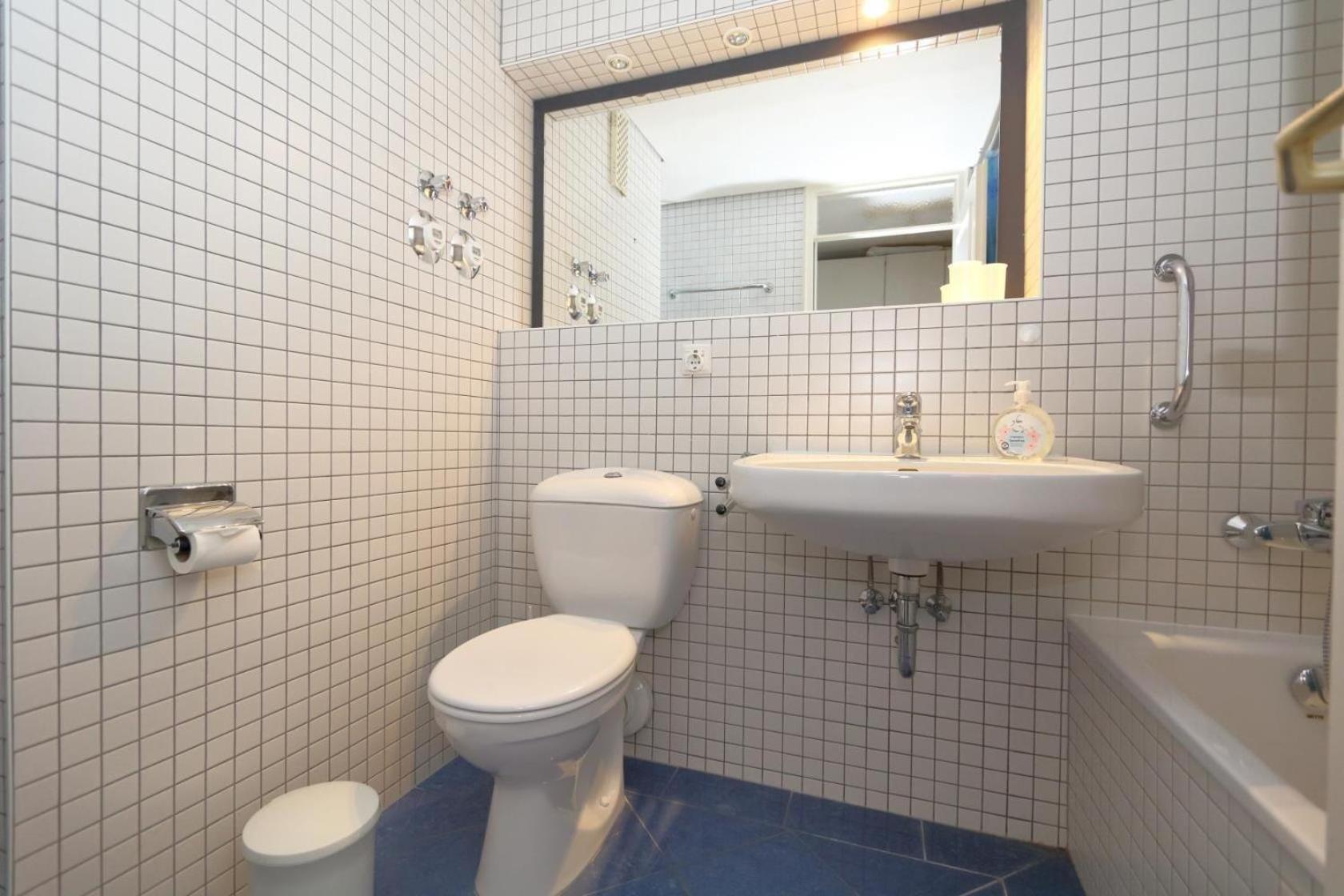 Haus-sylter-welle-9-93-wb * Westerland